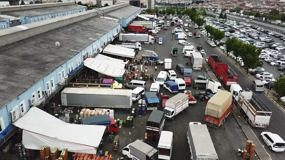 Kısıtlama sonrası Bayrampaşa Sebze ve Meyve Hali�nde yoğunluk devam