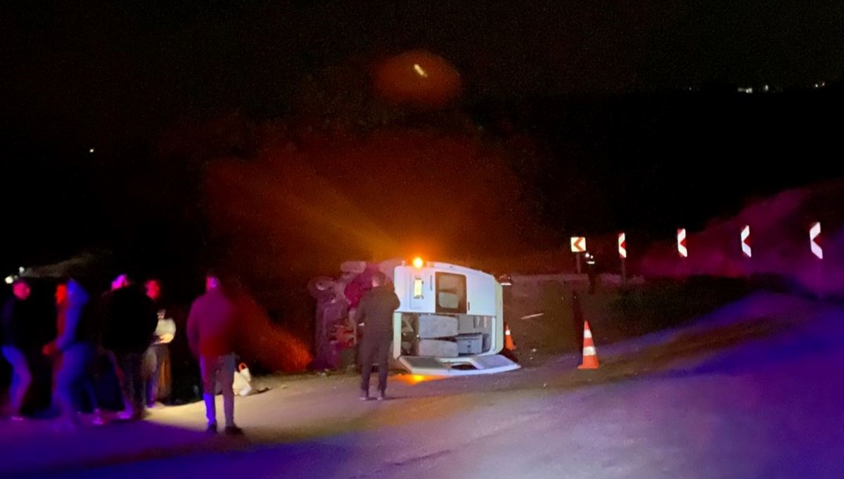 Ankara'da askerlerin taşındığı servis aracı devrildi: 1 yaralı Ankara'da askerlerin taşındığı servis aracı devrildi: 1 yaralı