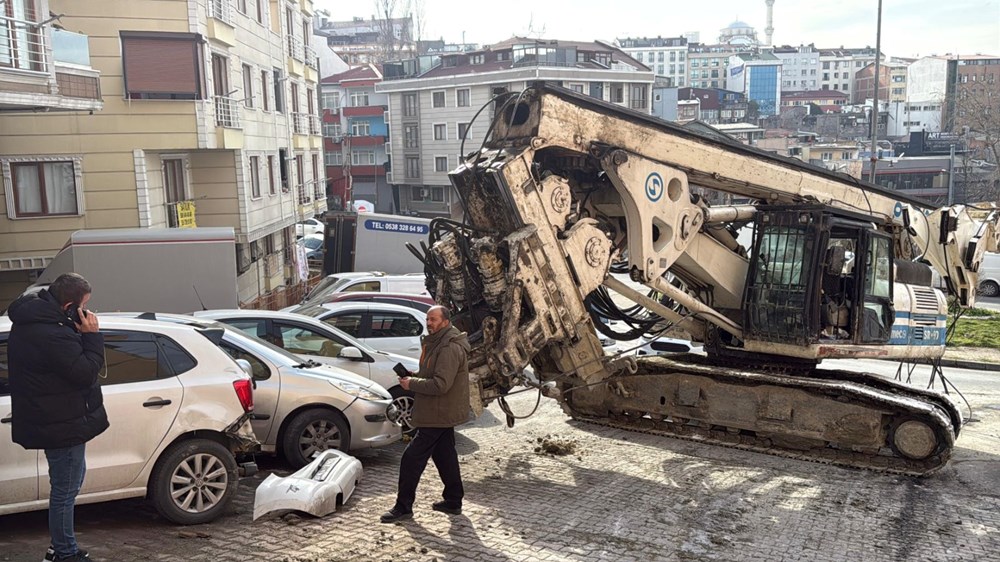 İstanbul’da korku dolu anlar: 200 tonluk makine yokuş aşağı kaydı - 3