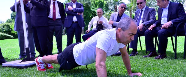 24 dakikada 410 şınav