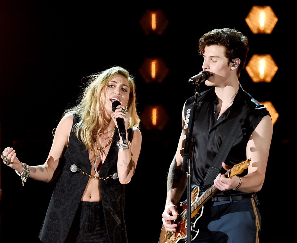 MILEY CYRUS-SHAWN MENDES ŞOVU