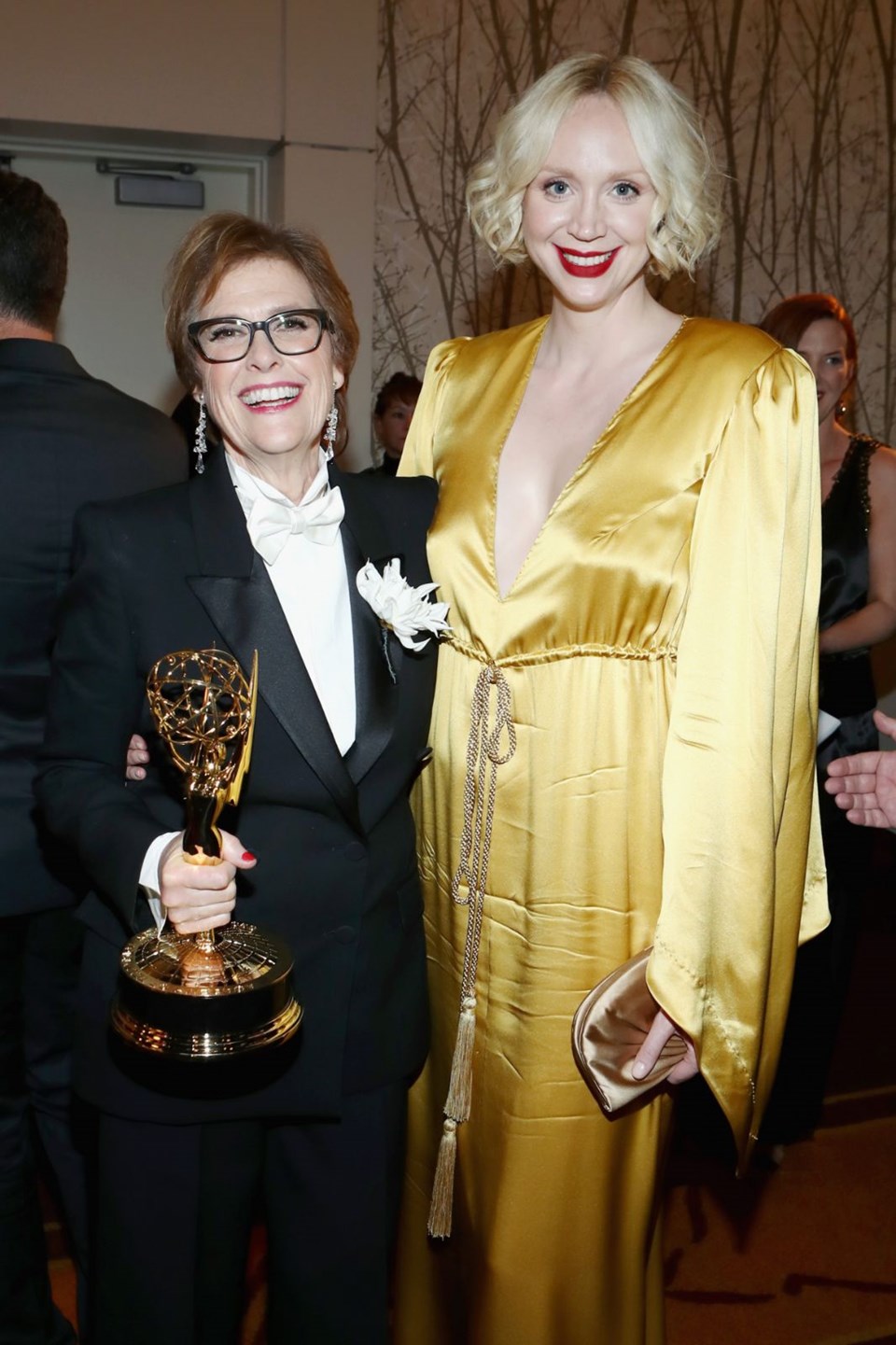 ernadette Caulfield ve Gwendoline Christie
