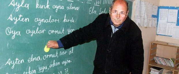 73 yaşında öğretmeye devam ediyor