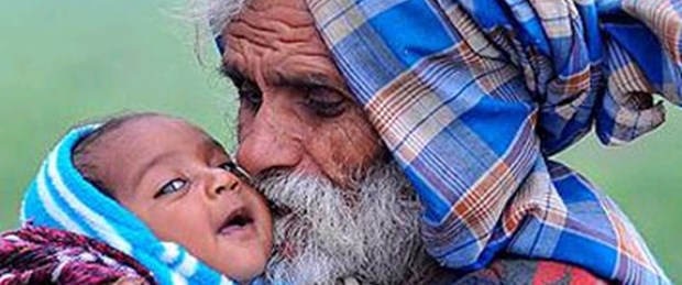 96 yaşında ikinci kez 'En yaşlı baba' oldu