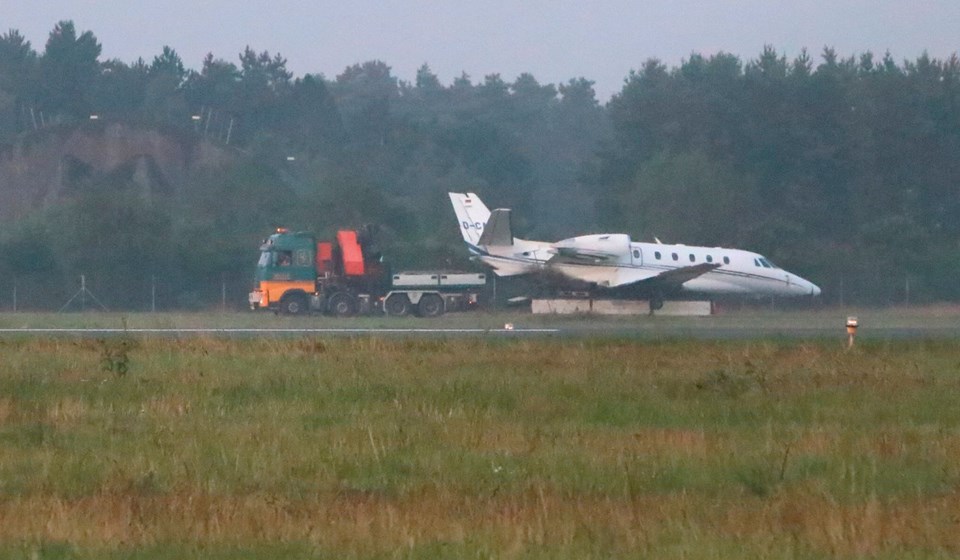 UÇAK İNİŞTEN SONRA YANDI 1 Haberler Son Dakika Havacılık Haberleri | Türk Hava Yolları, Pegasus, Sunexpress, Corendon, Havacılık, Havayolları, Havalimanları, Havaalanları, THY, Hostes, Pilot, Uçak, Kabin memuru, SHGM, DHMİ , Pjs5ZS1SkipkD275HLjBg