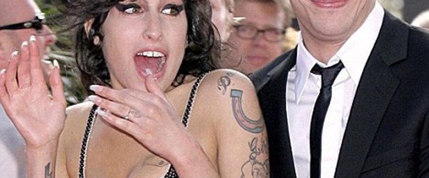 Amy Winehouse boşandı