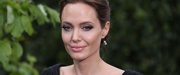Angelina Jolie siyasete göz kırptı