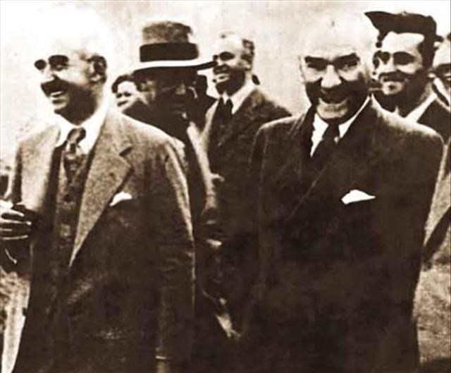 Ataturk'un gulen fotoğrafları