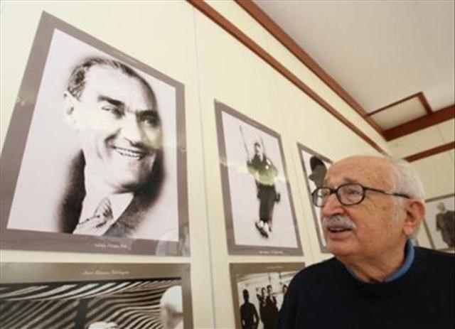 Ataturk'un gulen fotoğrafları