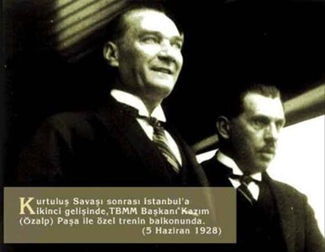 Ataturk'un gulen fotoğrafları