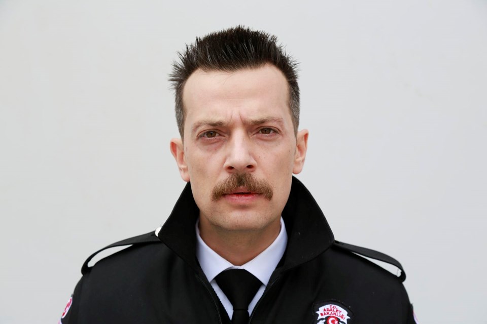 avlu, oyuncu kadrosu, çağdaş onur ozturk