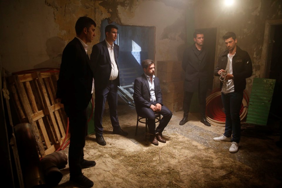 "AYRI DÜNYALARIN İNSANIYIZ"