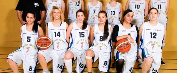 Basketbol sahasında başörtüsüne izin yok