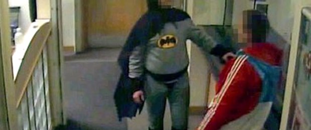 Batman karakola teslim etti