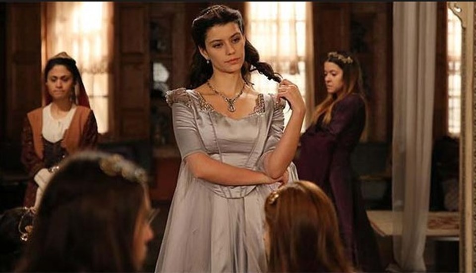 Beren Saat / Aşk-ı memnu
