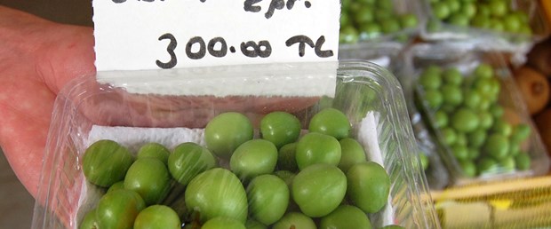 Bir kilo erik 300 TL