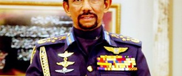 Brunei Sultanı saçını 37. 500 liraya kestiriyor