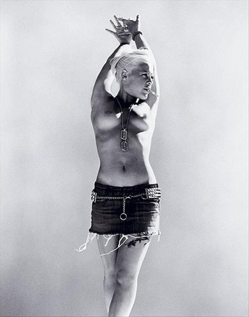 Hotty with pink topless pictures