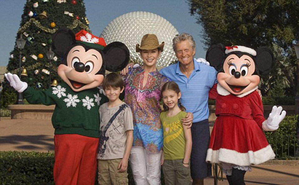 Douglas ailesi Disneyland'de, Kasım 2010.