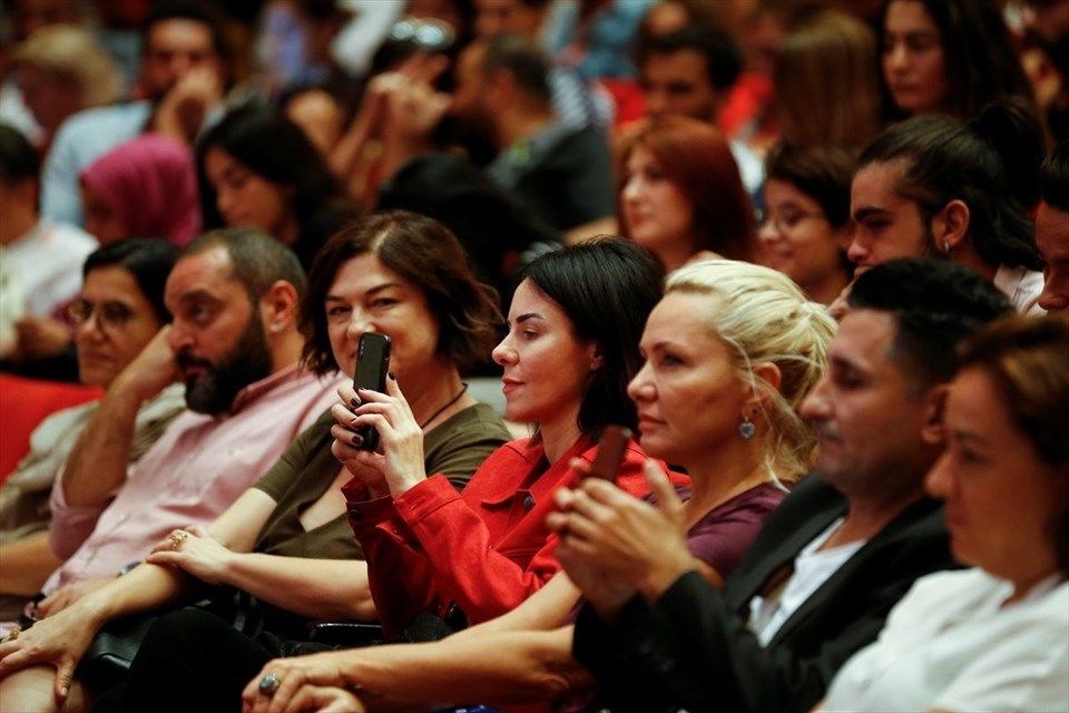 Cem Yılmaz, Defne Samyeli