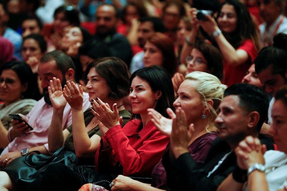 Cem Yılmaz, Defne Samyeli