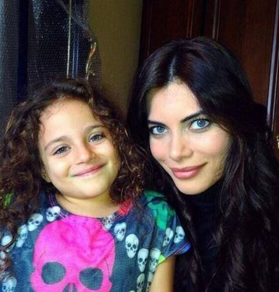 Ceren Hindistan'a özel hastane ile kızının babası Ümit Aslan'ın açtığı velayet davası ise devam ediyor.