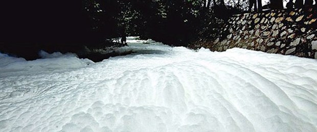 Çin’de 'köpüklü nehir' paniği