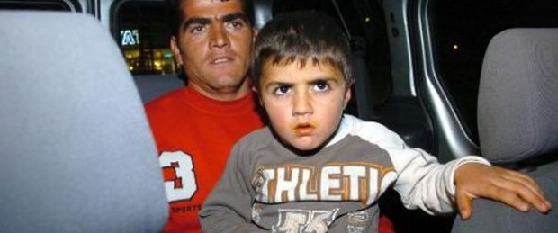 Çocuğunu minibüste unuttu