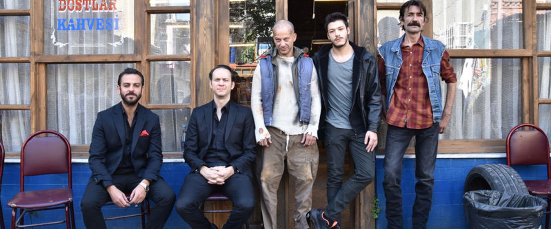 Başrollerinde Aras Bulut İynemli, Dilan Çiçek...