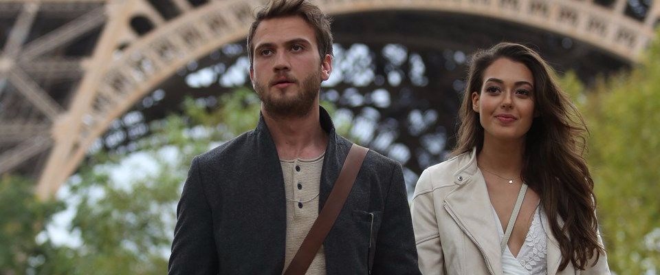 Çukur dizisinin Sena'sı Dilan Çiçek Deniz,...