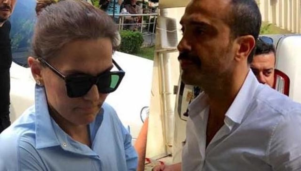 Demet Akalın ve Okan Kurt, 23 Nisan 2012 tarihinde nikah masasına oturmuştu.