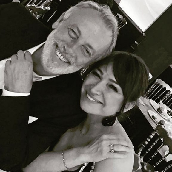 Demet Akbağ, Zafer Çika