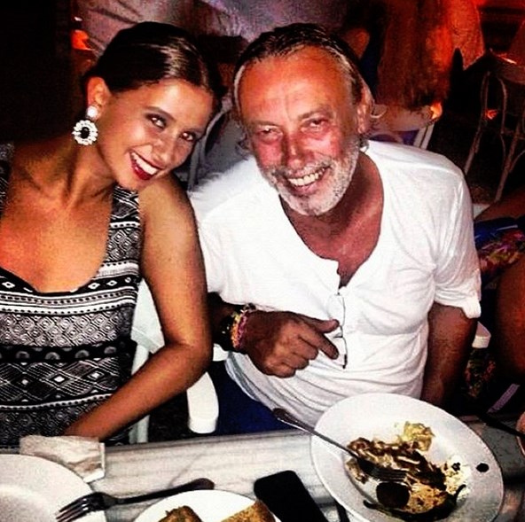 Demet Akbağ, Zafer Çika