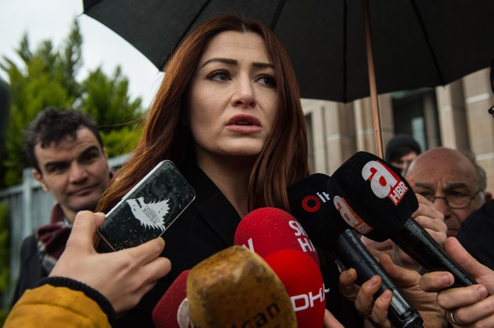 Deniz Çakır: Bir sanatçı bir kadını 'başörtülü, başörtüsüz' diye ayırmaz