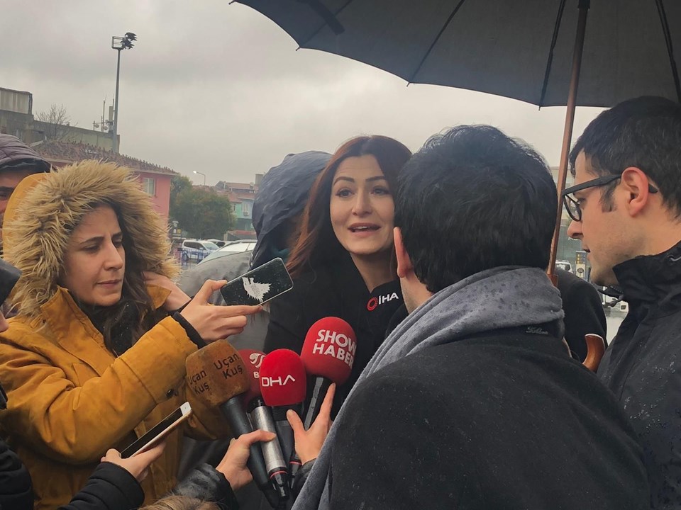 Deniz Çakır: Bir sanatçı bir kadını 'başörtülü, başörtüsüz' diye ayırmaz