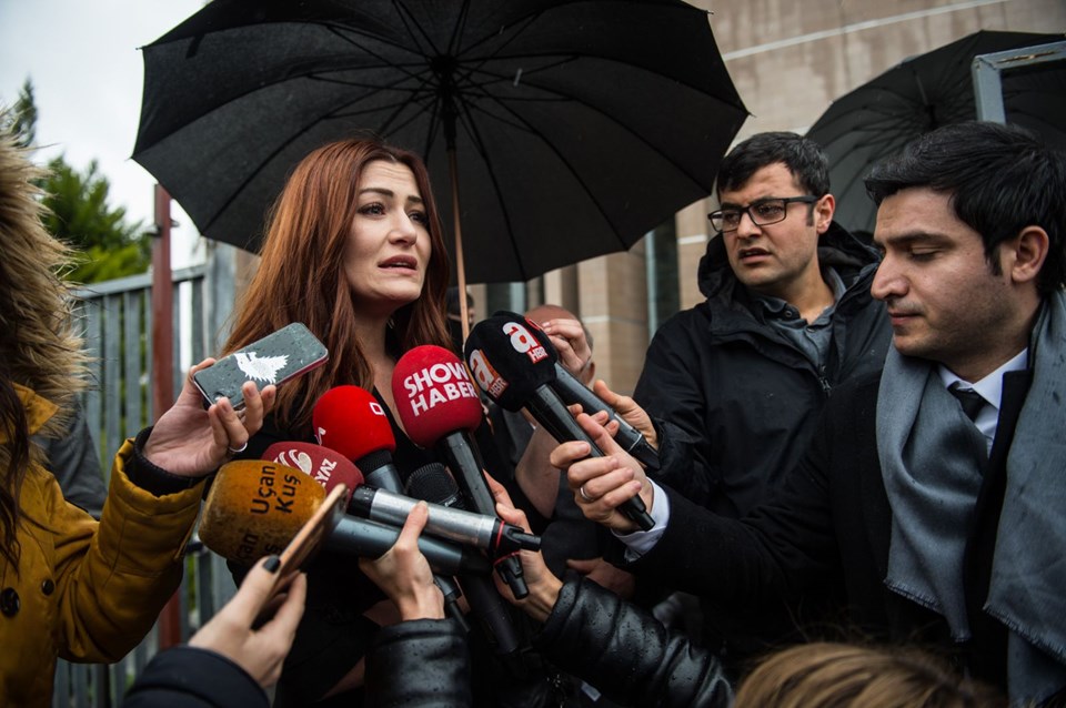 Deniz Çakır: Bir sanatçı bir kadını 'başörtülü, başörtüsüz' diye ayırmaz