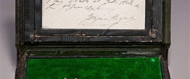 Dickens'ın kürdanı 9 bin 150 dolara satıldı