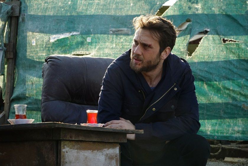 Çukur 60. bölümde yaşananlar. Senanın veda şiiri : Zekai Özger'den Pencere 6 Senanın veda şiiri : Zekai Özger'den Pencere, yamaç koçovalı