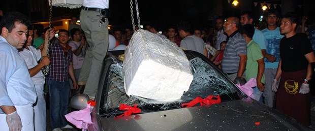 Dondurma arabayı ezdi