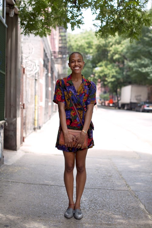 Негритянка отдалась на улице Негритянка отдалась на улице