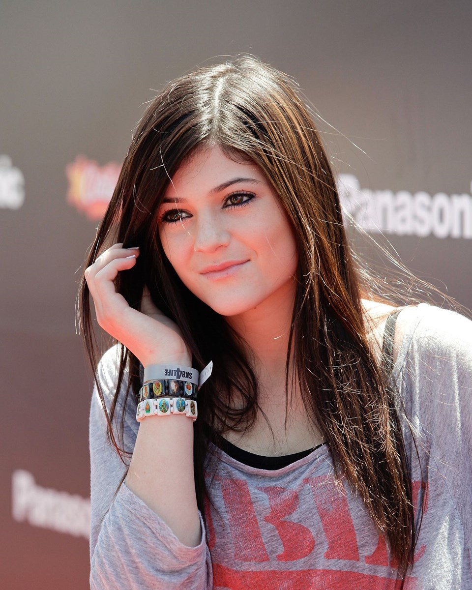 Kylie Jenner, Kylie Jenner kimdir, Kylie Jenner nasıl para kazanıyor, Kylie Jenner'ın kariyeri, Kylie Jenner'ın hayatı, Dünyanın en genç milyarderi Kylie Jenner
