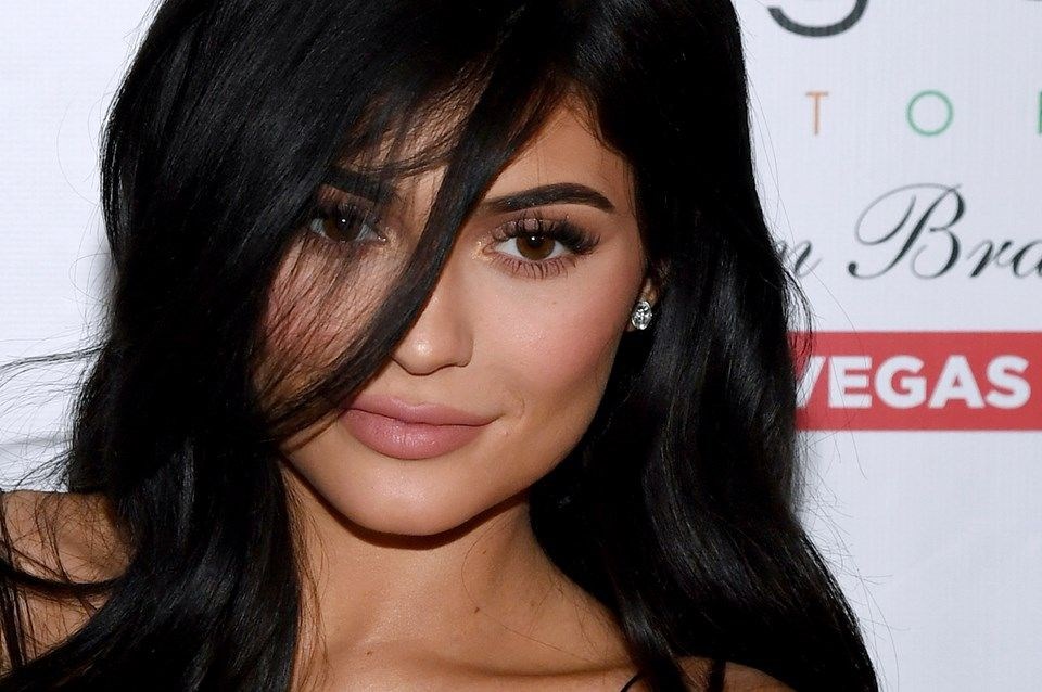 Kylie Jenner, Kylie Jenner kimdir, Kylie Jenner nasıl para kazanıyor, Kylie Jenner'ın kariyeri, Kylie Jenner'ın hayatı, Dunyanın en genç milyarderi Kylie Jenner