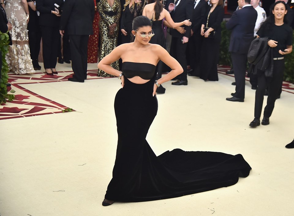 Kylie Jenner, Kylie Jenner kimdir, Kylie Jenner nasıl para kazanıyor, Kylie Jenner'ın kariyeri, Kylie Jenner'ın hayatı, Dunyanın en genç milyarderi Kylie Jenner