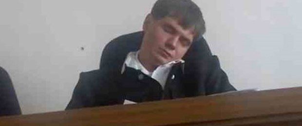 Duruşmada uyudu, işten atıldı