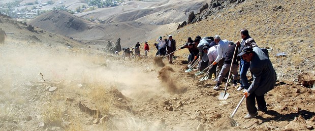 Duyan koştu geldi