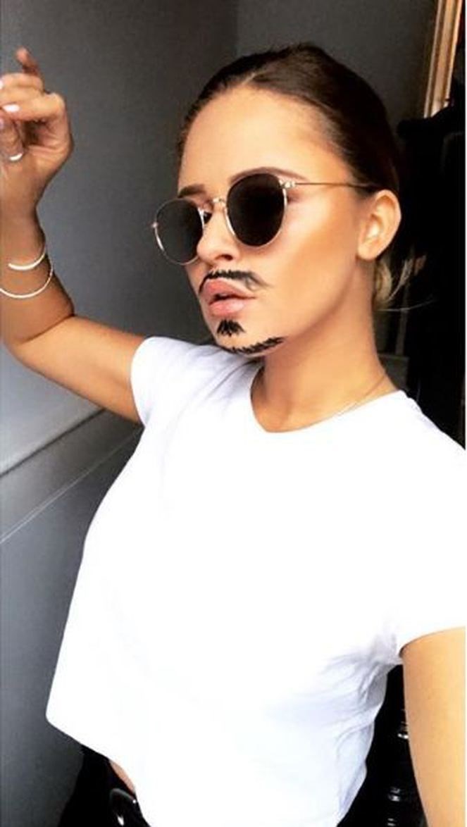 Emily Atack, Nusret Gökçe'nin kılığına girdi