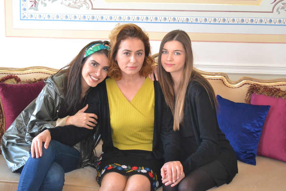 fazilet hanım ve kızları, deniz baysal, nazan kesal, çağlar ertuğrul, afra saraçoğlu,