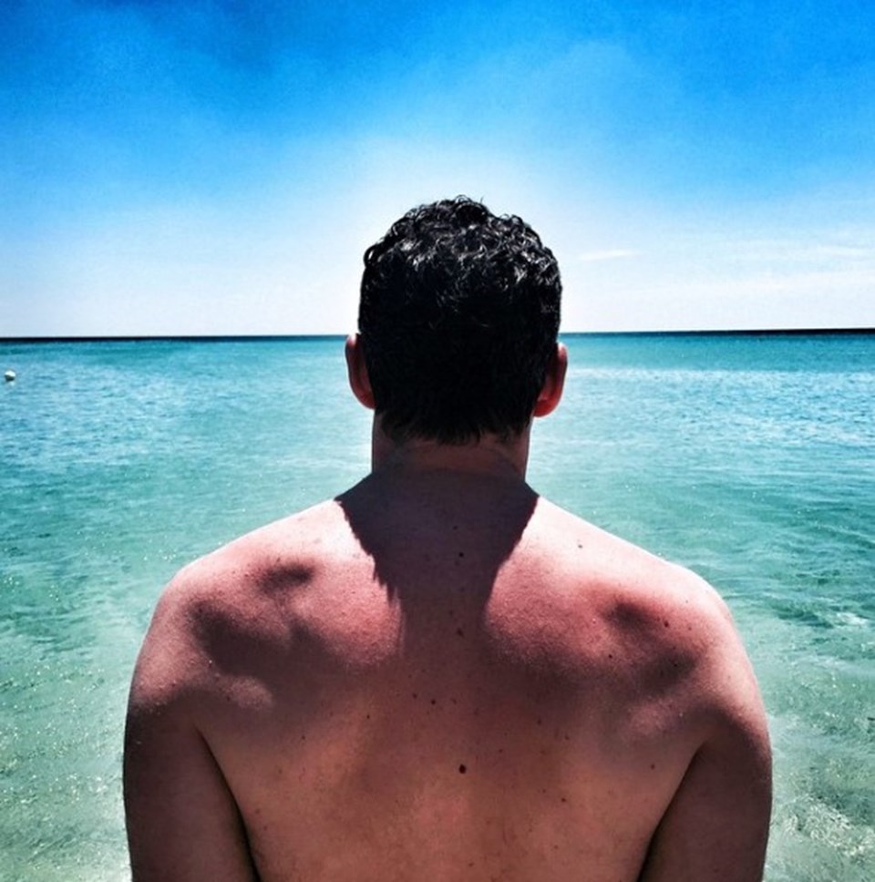 Ferzan Özpetek, İtalya'nın güneydoğu kenti Porto Cesareo tatilinde, İyonya sahilinde eşi Simone Pontesilli'nin bu fotoğrafını Instagram'da paylaştı (Haziran 2015).