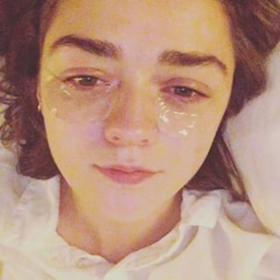 Dizide Arya Stark'ı canlandıran genç yıldızın bu pozu kısa sürede binlerce kişi tarafından paylaşıldı.