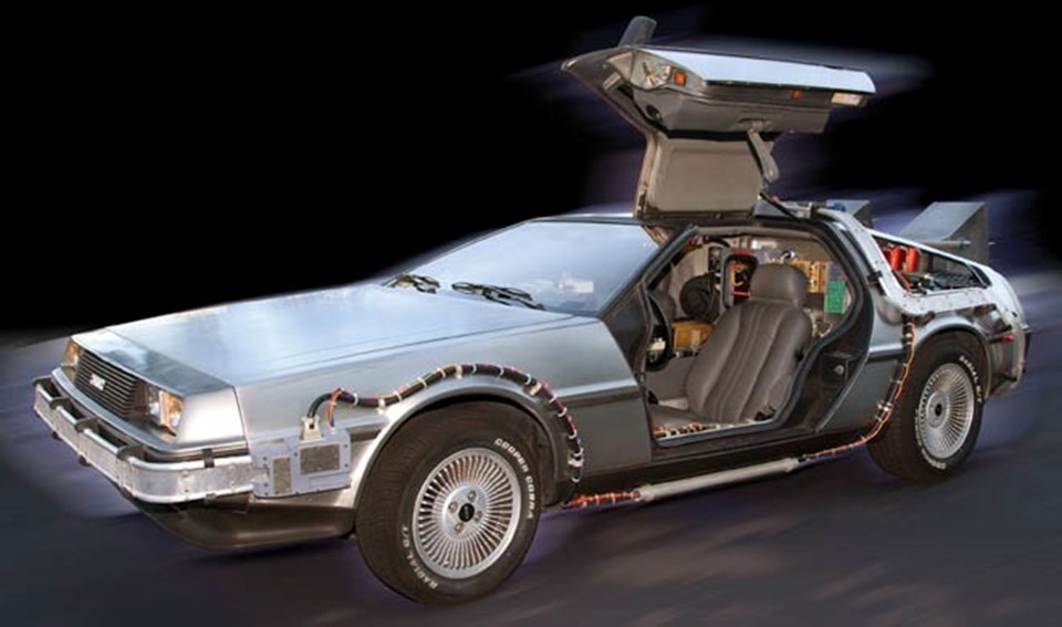 Emmet Brown'un icat ettiği zaman makinesi (Dönemin en iyi spor otomobillerinden Delorean)